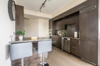 Stylish 3 BR 2BA with Free Parking - 4