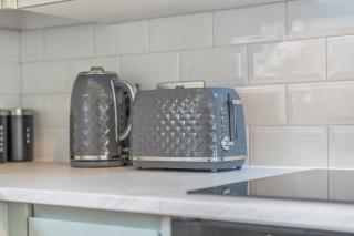 Bright & Homely Birmingham Escape! - 1