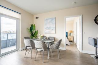 Stylish 3 BR 2BA with Free Parking - 5