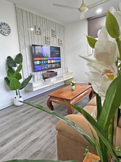 Arena Lobak Villa Retreat, Spacious Stay with Billiards, Karaoke, BBQ - Seremban - 6
