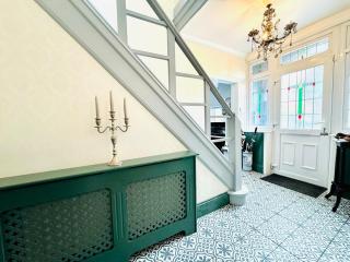 4 Bedroom House - Hot Tub - BBQ - Beach - Garden - Cinema - Parking - Southbourne - 7