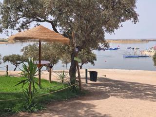 Casa Inteira e Ampla com 10 Camas, Refúgio Familiar em Granja Mourão, Próxima à Praia Fluvial e Castelo - Granja - 5