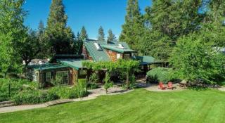 The Davies Family Inn - 2