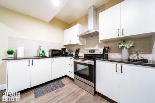 Sanctuary Suite - KingBed - Wifi - Near WEM - Rogers - 6