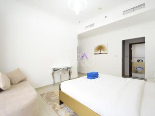 Spacious 3BR in Zen Tower Dubai Marina - 4
