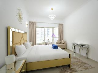 Spacious 3BR in Zen Tower Dubai Marina - 2