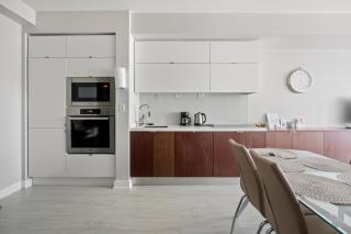 High Floor 1 Bedroom plus Den Condo Iceboat Terrace Downtown Toronto - 2