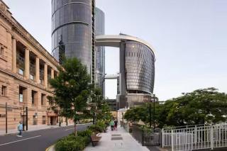 High-Rise Haven | Luxury Apt River & City Skyline - 9