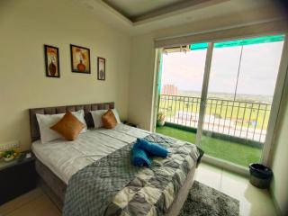 Friendly Stays - Best Balcony in High Rise Building - 1