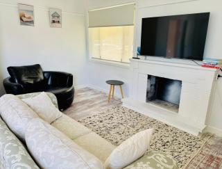 Sandon Point Coastal Cottage - 7