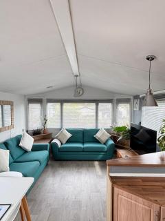 Stylish Family Friendly 3-Bed Caravan Escape at Seven Bays Park - Saint Merryn - 0