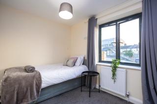 Chapel Corner Contractor Free Parking & Wifi - Swindon - 8