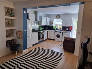 All Saints Crescent - 8