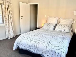 3-Beds with Sunny Deck & Gardens - 1