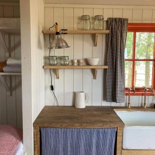 Secluded Shepherd's Hut - Minchinhampton - 9