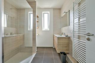 Stunning 2BR Flat with Terrace and private parking - 2