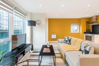 Your London Home: 1BR Flat with Modern Amenities - London - 6