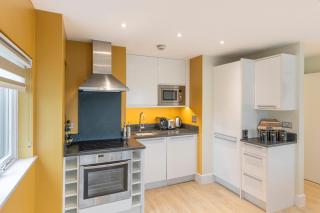 Your London Home: 1BR Flat with Modern Amenities - 5