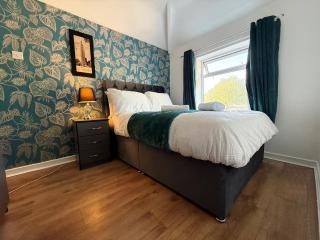 3 Bedroom House Near Arena - Exhall - 3
