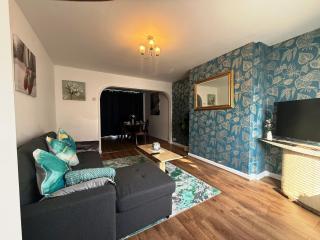 3 Bedroom House Near Arena - Exhall - 2