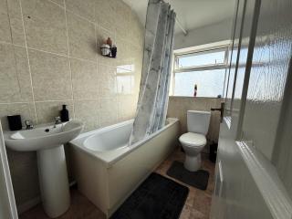 3 Bedroom House Near Arena - Exhall - 1