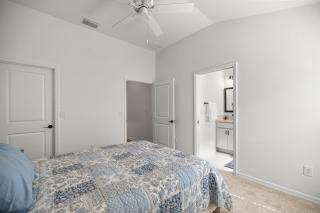Spacious Lake View 3BR in The Villages With Golf Cart & Patio - 2
