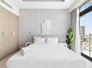 Elegant Apartment with Burj Khalifa View - 0