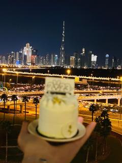 Elegant Apartment with Burj Khalifa View - 6