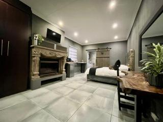 OR Tambo Guest Retreat Unit 1 - 8