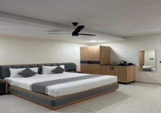 Aditi Hotel and Banquets - Karīmnagar - 6