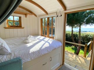 Luxury Glampsite with Sea Views - 6