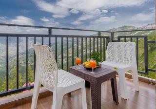 Charvi Group l Roof top l Balcony l Good hospitality kufri by Exotic Stays - 0