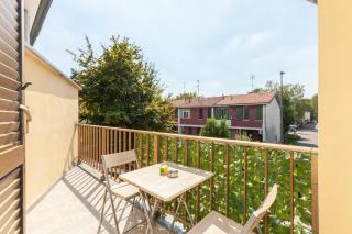 Bright Villa with Balcony and Jacuzzi, Milan Area - 8