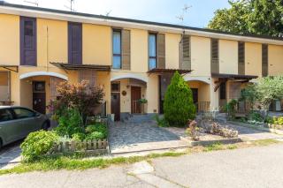 Bright Villa with Balcony and Jacuzzi, Milan Area - 4