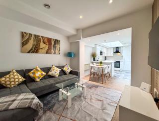 Modern 2 Bedroom Flat - Riverside Lofts - 3