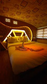 Sharing Back Water - 4