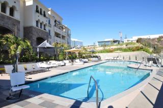 Stylish 2BR Retreat with Pool at 360 Luxury - San Diego - 9