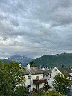 Centrally located spacious 2BR apartment with view - Tromsø - 9