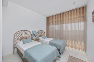 Pool & Close to Beach - Parking, AC & WiFi - 6