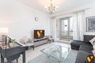 Vogue Downtown Boulevard Central near Burj Khalifa and Dubai Mall, Two Bedroom Apartment with Balcony and Burj Khalifa View, Access to all Amenities - 2