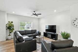 Modern Townhome Retreat in Prime Location townhouse - Coralville - 0