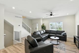Modern Townhome Retreat in Prime Location townhouse - Coralville - 3