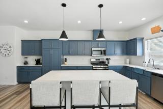 Modern Townhome Retreat in Prime Location townhouse - Coralville - 1