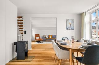 Spacious Gem In Old Town I NEW 2025 I 3 Bed 2 Bath - 4