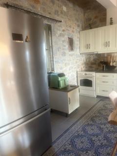 Anemoessa Stone House - 3