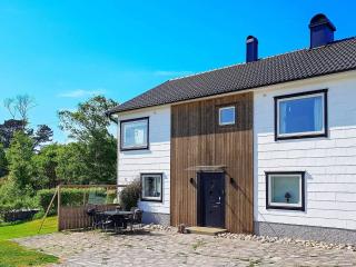 4 person holiday home in HÄLLEVIKSSTRAND - Hälleviksstrand - 9