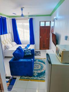 Dee's Super Luxury Studio Apartment Bamburi - 3