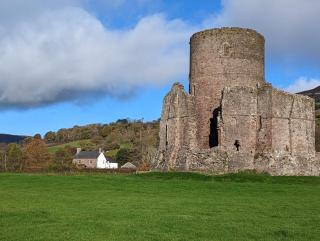 16th Century House, Castle Views, Mountain Views, Hot Tub, Firepit, Stunning Interiors - - 9