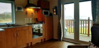 MacKenzies Bothy - SeaFront Cabin - 2