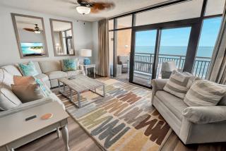 Beachfront condo w balcony views - 0